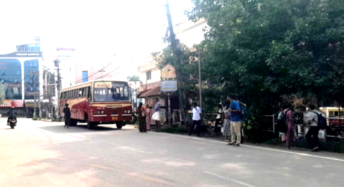പത്തനംതിട്ടയില് ഹര്ത്താലില് വലഞ്ഞ് പൊതുജനം ; പലയിടത്തും യാത്രക്കാരും ഹര്ത്താല് അനുകൂലികളും തമ്മില് വാക്കേറ്റം പത്തനംതിട്ടയില് ഹര്ത്താലില് വലഞ്ഞ് പൊതുജനം ; പലയിടത്തും യാത്രക്കാരും ഹര്ത്താല് അനുകൂലികളും തമ്മില് വാക്കേറ്റം