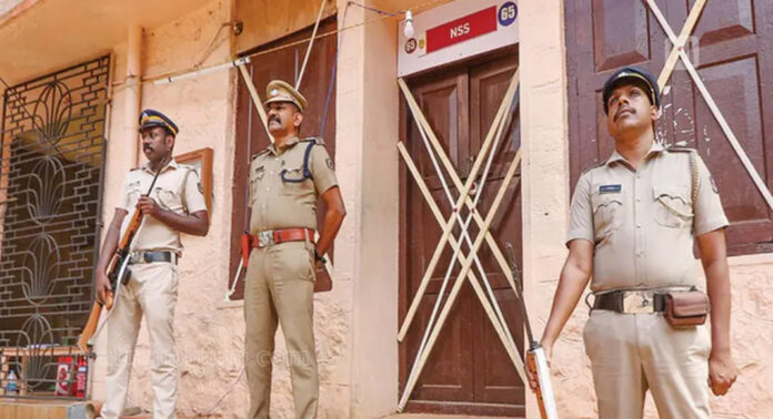 പത്തനംതിട്ടയില് തെരഞ്ഞെടുപ്പ് സുരക്ഷയ്ക്ക് 3000 ത്തോളം പോലിസ് ഉദ്യോഗസ്ഥര് പത്തനംതിട്ടയില് തെരഞ്ഞെടുപ്പ് സുരക്ഷയ്ക്ക് 3000 ത്തോളം പോലിസ് ഉദ്യോഗസ്ഥര്