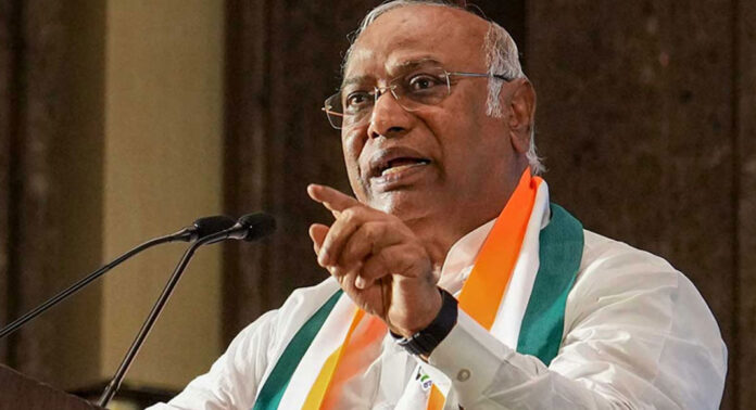 പ്രധാനമന്ത്രിയെ ‘തീവ്രവാദി’ എന്ന് വിളിച്ചു ; മല്ലികാർജുൻ ഖാർഗെയ്ക്കെതിരെ ബിജെപി കേന്ദ്ര തെരഞ്ഞെടുപ്പ് കമ്മീഷനെ സമീപിച്ചു പ്രധാനമന്ത്രിയെ ‘തീവ്രവാദി’ എന്ന് വിളിച്ചു ; മല്ലികാർജുൻ ഖാർഗെയ്ക്കെതിരെ ബിജെപി കേന്ദ്ര തെരഞ്ഞെടുപ്പ് കമ്മീഷനെ സമീപിച്ചു