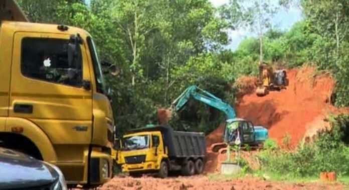 അനധികൃത മണ്ണ് ഖനനം : കര്ശന നടപടിയുമായി വിജിലന്സ് ഡയറക്ടർ മനോജ് എബ്രഹാം ഐ.പി.എസ് അനധികൃത മണ്ണ് ഖനനം : കര്ശന നടപടിയുമായി വിജിലന്സ് ഡയറക്ടർ മനോജ് എബ്രഹാം ഐ.പി.എസ്