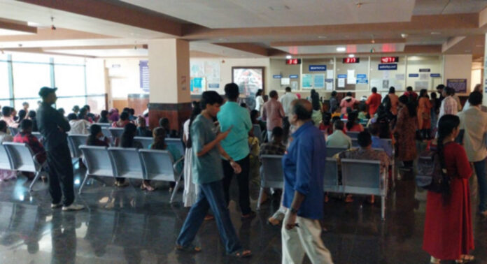 കോന്നി മെഡിക്കൽ കോളേജിലെത്തുന്നവർക്ക് കുടിവെള്ളം ലഭ്യമാകുന്നില്ലെന്ന് പരാതി കോന്നി മെഡിക്കൽ കോളേജിലെത്തുന്നവർക്ക് കുടിവെള്ളം ലഭ്യമാകുന്നില്ലെന്ന് പരാതി