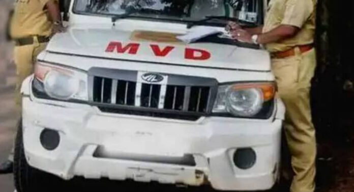 കെഎസ്ആർടിസി ബസ് ഓടിക്കുന്നതിനിടെ മൊബൈലിൽ റീൽസ് കണ്ടു ; ഡ്രൈവർക്കെതിരെ നടപടിയുമായി മോട്ടോർ വാഹന വകുപ്പ് കെഎസ്ആർടിസി ബസ് ഓടിക്കുന്നതിനിടെ മൊബൈലിൽ റീൽസ് കണ്ടു ; ഡ്രൈവർക്കെതിരെ നടപടിയുമായി മോട്ടോർ വാഹന വകുപ്പ്