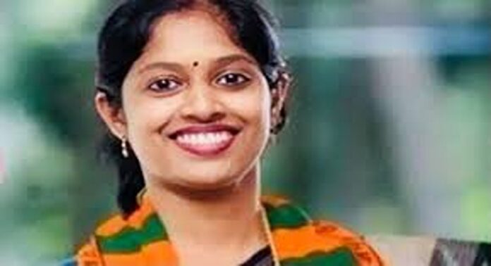 വനിത സംവരണ ബിൽ സ്ത്രീകൾക്ക് കരുത്ത് പകരുമെന്ന് കോഴിക്കോട് എൻഡിഎ സ്ഥാനാർഥി നവ്യ ഹരിദാസ് വനിത സംവരണ ബിൽ സ്ത്രീകൾക്ക് കരുത്ത് പകരുമെന്ന് കോഴിക്കോട് എൻഡിഎ സ്ഥാനാർഥി നവ്യ ഹരിദാസ്
