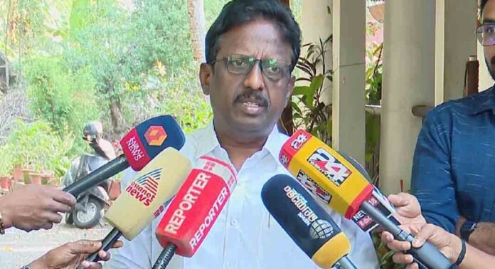നേമത്ത് ബിജെപി വ്യാപകമായി പണവും മദ്യവും ഒഴുക്കുന്നതായി എല്ഡിഎഫ് ആരോപണം നേമത്ത് ബിജെപി വ്യാപകമായി പണവും മദ്യവും ഒഴുക്കുന്നതായി എല്ഡിഎഫ് ആരോപണം