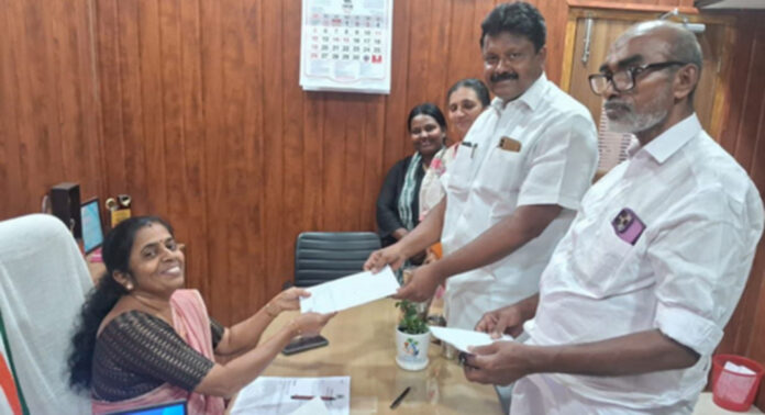 പന്തളത്ത് ആന്റിവെനം ഒരുക്കണം : നഗരസഭാ ചെയർപേഴ്സണ് നിവേദനം നൽകി കൗണ്സിലര്മാര് പന്തളത്ത് ആന്റിവെനം ഒരുക്കണം : നഗരസഭാ ചെയർപേഴ്സണ് നിവേദനം നൽകി കൗണ്സിലര്മാര്