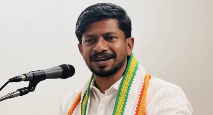 നൗഫലിന്റെ വീട്ടില് അതിക്രമിച്ചു കയറിയാണ് വിള്ളല് പരിശോധിച്ചത് : മന്ത്രി കെ. രാജന് മാപ്പ് പറയണമെന്ന് യൂത്ത് കോണ്ഗ്രസ് സംസ്ഥാന പ്രസിഡന്റ് നൗഫലിന്റെ വീട്ടില് അതിക്രമിച്ചു കയറിയാണ് വിള്ളല് പരിശോധിച്ചത് : മന്ത്രി കെ. രാജന് മാപ്പ് പറയണമെന്ന് യൂത്ത് കോണ്ഗ്രസ് സംസ്ഥാന പ്രസിഡന്റ്