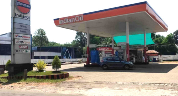 കുമ്പഴ പെട്രോള് പമ്പിലെ മുന് ജീവനക്കാരിക്ക് ഗ്രാറ്റുവിറ്റി നല്കാന് കോടതി ഉത്തരവ് കുമ്പഴ പെട്രോള് പമ്പിലെ മുന് ജീവനക്കാരിക്ക് ഗ്രാറ്റുവിറ്റി നല്കാന് കോടതി ഉത്തരവ്
