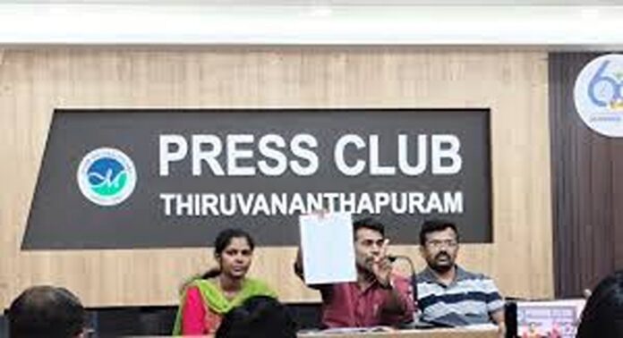 ആറ്റുകാൽ പൊങ്കാല ദിവസത്തെ എസ്എംവി സ്കൂളിലെ പാര്ക്കിങ്ങ് വിവാദത്തില് മേയറുടെ നടപടികളിൽ ദുരൂഹതയാരോപിച്ച് പിടിഎ പ്രസിഡന്റ് ആറ്റുകാൽ പൊങ്കാല ദിവസത്തെ എസ്എംവി സ്കൂളിലെ പാര്ക്കിങ്ങ് വിവാദത്തില് മേയറുടെ നടപടികളിൽ ദുരൂഹതയാരോപിച്ച് പിടിഎ പ്രസിഡന്റ്