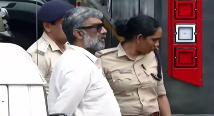 ലൈംഗികാതിക്രമ കേസിൽ സംവിധായകൻ രഞ്ജിത്തിനെ വീണ്ടും ചോദ്യം ചെയ്യും ലൈംഗികാതിക്രമ കേസിൽ സംവിധായകൻ രഞ്ജിത്തിനെ വീണ്ടും ചോദ്യം ചെയ്യും