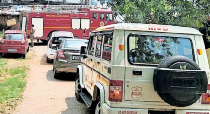 റാന്നിയിലെ വികസനം : വഴിയില്ലാതെ പുറത്തുകടക്കാന് പാടുപെട്ട് റാന്നി ഫയര് ഫോഴ്സ് റാന്നിയിലെ വികസനം : വഴിയില്ലാതെ പുറത്തുകടക്കാന് പാടുപെട്ട് റാന്നി ഫയര് ഫോഴ്സ്