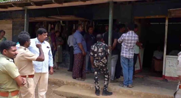 ഇടമലക്കുടിയിലെ റേഷൻ തിരിമറി ; പ്രത്യേക അന്വേഷണ സംഘത്തെ നിയമിച്ച് കലക്ടർ ഇടമലക്കുടിയിലെ റേഷൻ തിരിമറി ; പ്രത്യേക അന്വേഷണ സംഘത്തെ നിയമിച്ച് കലക്ടർ