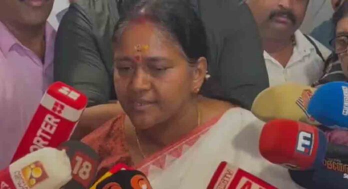 ശോഭ സുരേന്ദ്രന് പണപ്പിരിവ് നടത്തിയെന്ന ആരോപണം ; ബിജെപി വനിതാ നേതാവിനെ തള്ളി ബിജെപി ജില്ലാ നേതൃത്വം ശോഭ സുരേന്ദ്രന് പണപ്പിരിവ് നടത്തിയെന്ന ആരോപണം ; ബിജെപി വനിതാ നേതാവിനെ തള്ളി ബിജെപി ജില്ലാ നേതൃത്വം