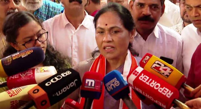 കേരളത്തിൽ ലവ് ജിഹാദ് മാത്രമല്ല ; ലാൻഡ് ജിഹാദും ബിസിനസ്സ് ജിഹാദുമുണ്ടെന്ന് ശോഭ കരന്ദ്ലജെ കേരളത്തിൽ ലവ് ജിഹാദ് മാത്രമല്ല ; ലാൻഡ് ജിഹാദും ബിസിനസ്സ് ജിഹാദുമുണ്ടെന്ന് ശോഭ കരന്ദ്ലജെ