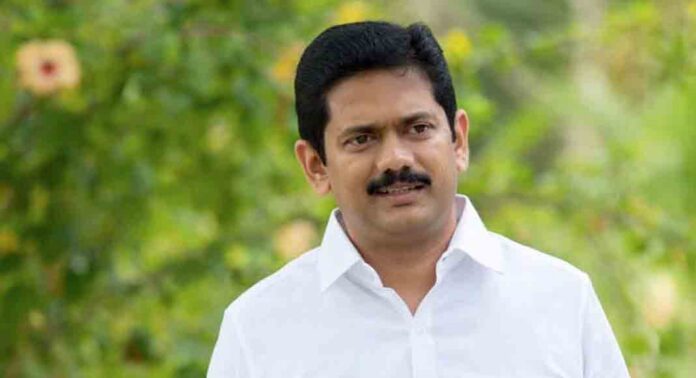 മാത്യു കുഴൽനാടൻ്റെ ആരോപണത്തിന് പിന്നാലേ നിരാഹാര സമരവുമായി ചിറ്റൂർ യുഡിഎഫ് സ്ഥാനാർഥി മാത്യു കുഴൽനാടൻ്റെ ആരോപണത്തിന് പിന്നാലേ നിരാഹാര സമരവുമായി ചിറ്റൂർ യുഡിഎഫ് സ്ഥാനാർഥി