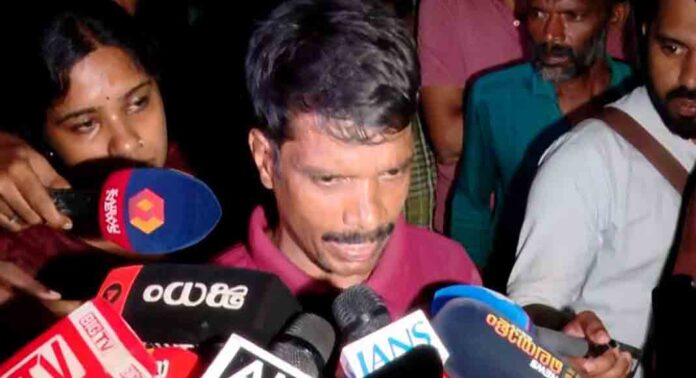 തീ ആളിപ്പടരുന്നത് കണ്ടപ്പോൾ ഇറങ്ങി ഓടി ; അപകടത്തിൽ നിന്ന് രക്ഷപ്പെട്ട സുന്ദരൻ തീ ആളിപ്പടരുന്നത് കണ്ടപ്പോൾ ഇറങ്ങി ഓടി ; അപകടത്തിൽ നിന്ന് രക്ഷപ്പെട്ട സുന്ദരൻ