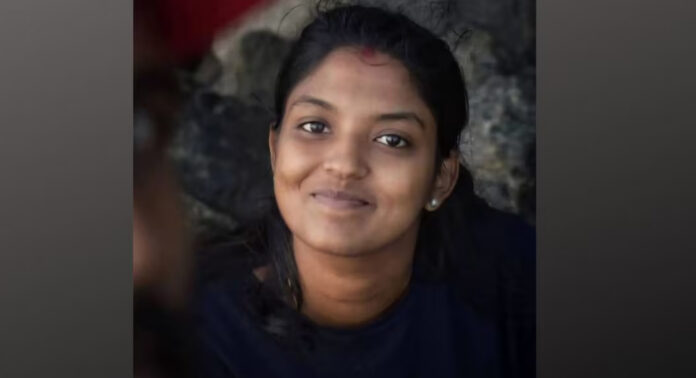 തൃശൂരിൽ യുവതിയെ ഭർതൃവീട്ടിൽ മരിച്ച നിലയിൽ കണ്ടെത്തി തൃശൂരിൽ യുവതിയെ ഭർതൃവീട്ടിൽ മരിച്ച നിലയിൽ കണ്ടെത്തി