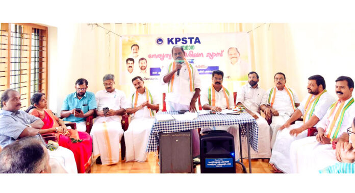 അധ്യാപക വിരുദ്ധ നയങ്ങളിലൂടെ പൊതുവിദ്യാഭ്യാസ മേഖലയെ സര്ക്കാര് തകര്ക്കുന്നു : പ്രൊഫ.സതീഷ് കൊച്ചുപറമ്പില് അധ്യാപക വിരുദ്ധ നയങ്ങളിലൂടെ പൊതുവിദ്യാഭ്യാസ മേഖലയെ സര്ക്കാര് തകര്ക്കുന്നു : പ്രൊഫ.സതീഷ് കൊച്ചുപറമ്പില്