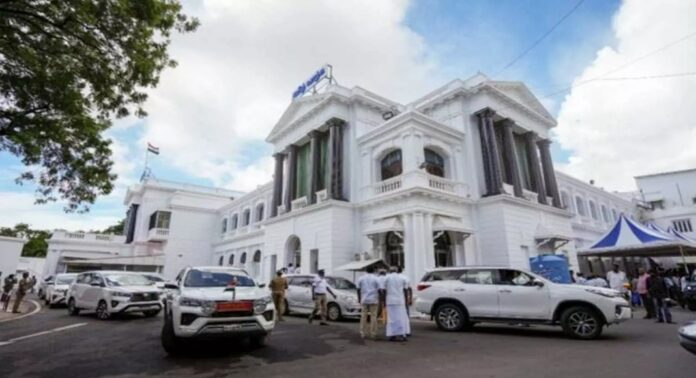 തമിഴ്നാട് നിയമസഭയിലേക്ക് തെരഞ്ഞെടുക്കപ്പെട്ട 126 എംഎല്എമാർക്കെതിരെ ക്രിമിനല് കേസ് നിലനില്ക്കുന്നതായി റിപ്പോര്ട്ട് തമിഴ്നാട് നിയമസഭയിലേക്ക് തെരഞ്ഞെടുക്കപ്പെട്ട 126 എംഎല്എമാർക്കെതിരെ ക്രിമിനല് കേസ് നിലനില്ക്കുന്നതായി റിപ്പോര്ട്ട്