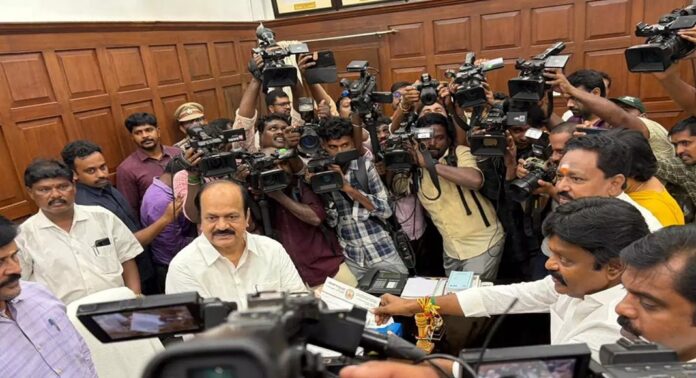 അണ്ണാ ഡിഎംകെയുടെഎംഎൽഎ എസാക്കി സുബയ തന്റെ നിയമസഭാംഗത്വം രാജിവെച്ചു അണ്ണാ ഡിഎംകെയുടെഎംഎൽഎ എസാക്കി സുബയ തന്റെ നിയമസഭാംഗത്വം രാജിവെച്ചു