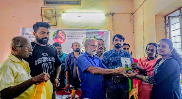 ‘എന്റെ മിഴിനീർ കവിതകൾ’ പുസ്തകം പ്രകാശനം ചെയ്തു ‘എന്റെ മിഴിനീർ കവിതകൾ’ പുസ്തകം പ്രകാശനം ചെയ്തു