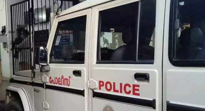 നാവായിക്കുളം വയോദമ്പതികൾ താമസിക്കുന്ന വീടിന് നേരെ അജ്ഞാതരുടെ ആക്രമണം ; പോലീസ് അന്വേഷണം തുടങ്ങി നാവായിക്കുളം വയോദമ്പതികൾ താമസിക്കുന്ന വീടിന് നേരെ അജ്ഞാതരുടെ ആക്രമണം ; പോലീസ് അന്വേഷണം തുടങ്ങി