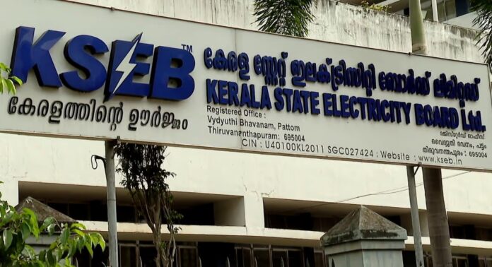 വൈദ്യുതി കണക്ഷന്റെ ഉടമസ്ഥാവകാശം മാറ്റിനൽകാന് 24 വർഷവും ഏഴ് മാസവും : കെഎസ്ഇബിയ്ക്ക് പിഴയിട്ട് ഓംബുഡ്സ്മാൻ വൈദ്യുതി കണക്ഷന്റെ ഉടമസ്ഥാവകാശം മാറ്റിനൽകാന് 24 വർഷവും ഏഴ് മാസവും : കെഎസ്ഇബിയ്ക്ക് പിഴയിട്ട് ഓംബുഡ്സ്മാൻ