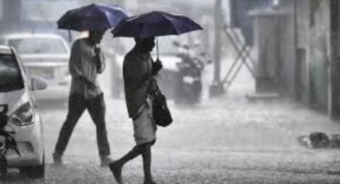 സംസ്ഥാനത്ത് ചൊവ്വാഴ്ച വരെ ഒറ്റപ്പെട്ടയിടങ്ങളില് ഇടിമിന്നലോട് കൂടിയ ശക്തമായ മഴയ്ക്ക് സാധ്യത സംസ്ഥാനത്ത് ചൊവ്വാഴ്ച വരെ ഒറ്റപ്പെട്ടയിടങ്ങളില് ഇടിമിന്നലോട് കൂടിയ ശക്തമായ മഴയ്ക്ക് സാധ്യത