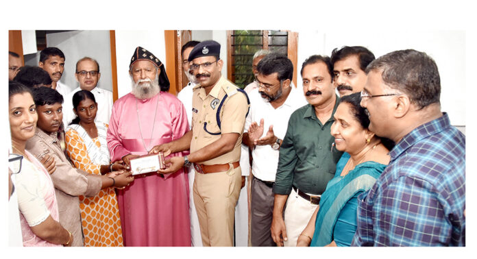 പത്തനംതിട്ട മാർത്തോമ്മ ഹയർ സെക്കണ്ടറി സ്കൂള് വിദ്യാര്ത്ഥികള്ക്ക് “സ്നേഹ വീട് ” കൈമാറി പത്തനംതിട്ട മാർത്തോമ്മ ഹയർ സെക്കണ്ടറി സ്കൂള് വിദ്യാര്ത്ഥികള്ക്ക് “സ്നേഹ വീട് ” കൈമാറി