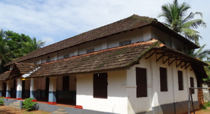 സ്കൂളുകളിൽ ഇനി പാമ്പ് സുരക്ഷാ പരിശോധന കർശനമാക്കുന്നു ; വനംവകുപ്പിന്റെ ക്ലിയറൻസ് സർട്ടിഫിക്കറ്റ് നിർബന്ധമാക്കി സ്കൂളുകളിൽ ഇനി പാമ്പ് സുരക്ഷാ പരിശോധന കർശനമാക്കുന്നു ; വനംവകുപ്പിന്റെ ക്ലിയറൻസ് സർട്ടിഫിക്കറ്റ് നിർബന്ധമാക്കി