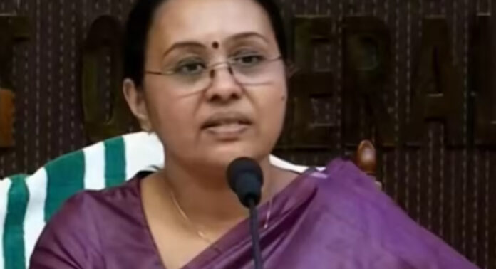 മുൻ മന്ത്രി വീണ ജോർജും കുടുംബവും സഞ്ചരിച്ച വാഹനം അപകടത്തിൽപെട്ടു മുൻ മന്ത്രി വീണ ജോർജും കുടുംബവും സഞ്ചരിച്ച വാഹനം അപകടത്തിൽപെട്ടു