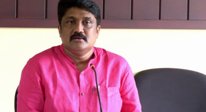 ‘കോൺഗ്രസും സംഘപരിവാറും തമ്മിലുണ്ടാക്കിയ ‘ഡീൽ’ കൂടുതൽ എക്സ്പോസ് ചെയ്യപ്പെടുകയാണ്’ ; എ എ റഹിം എം പി ‘കോൺഗ്രസും സംഘപരിവാറും തമ്മിലുണ്ടാക്കിയ ‘ഡീൽ’ കൂടുതൽ എക്സ്പോസ് ചെയ്യപ്പെടുകയാണ്’ ; എ എ റഹിം എം പി