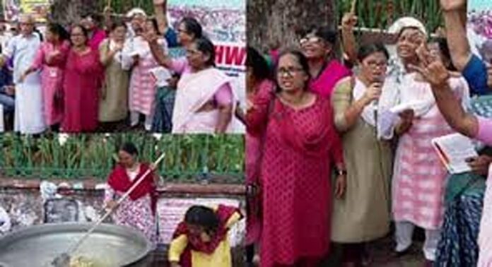 ഓണറേറിയം വർധനവിൽ സർക്കാരിന് നന്ദി അറിയിച്ച് സെക്രട്ടറിയേറ്റിന് മുന്നിൽ ഒത്തുകൂടി ആശമാർ ഓണറേറിയം വർധനവിൽ സർക്കാരിന് നന്ദി അറിയിച്ച് സെക്രട്ടറിയേറ്റിന് മുന്നിൽ ഒത്തുകൂടി ആശമാർ