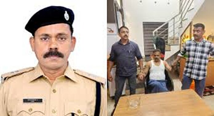 ആലപ്പുഴയിൽ കൈക്കൂലി വാങ്ങുന്നതിനിടെ ചേർത്തല ഡിവൈഎസ്പി അനിൽകുമാറിനെ വിജിലൻസ് കയ്യോടെ പിടികൂടി ആലപ്പുഴയിൽ കൈക്കൂലി വാങ്ങുന്നതിനിടെ ചേർത്തല ഡിവൈഎസ്പി അനിൽകുമാറിനെ വിജിലൻസ് കയ്യോടെ പിടികൂടി