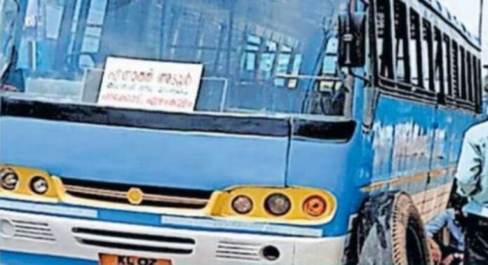 അടൂരില് ഓടിക്കൊണ്ടിരുന്ന സ്വകാര്യ ബസിന്റെ ടയര് ഊരിത്തെറിച്ചു അടൂരില് ഓടിക്കൊണ്ടിരുന്ന സ്വകാര്യ ബസിന്റെ ടയര് ഊരിത്തെറിച്ചു