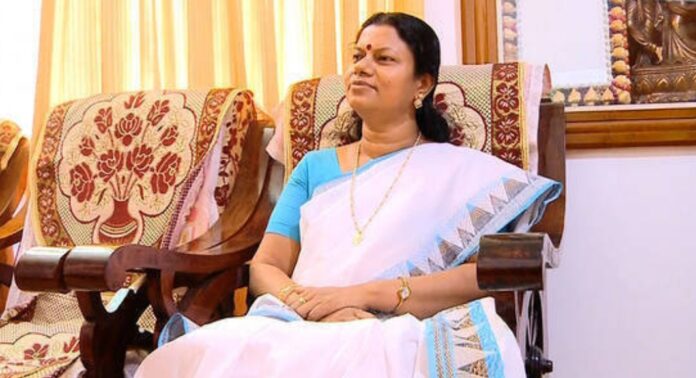 വിനോദിനിക്ക് സഹായം ലഭിക്കുന്നില്ലെന്ന വിഷയത്തിൽ ഇടപെട്ട് ബിന്ദു കൃഷ്ണ വിനോദിനിക്ക് സഹായം ലഭിക്കുന്നില്ലെന്ന വിഷയത്തിൽ ഇടപെട്ട് ബിന്ദു കൃഷ്ണ