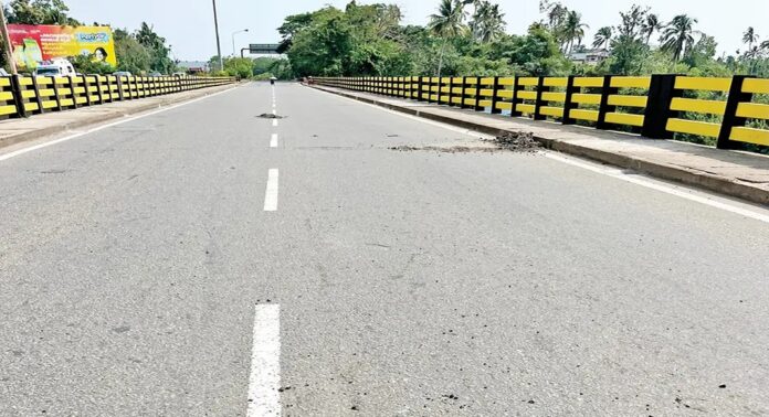 ചാലക്കുടി പാലം ശനിയാഴ്ച മുതൽ അടച്ചിടാൻ തീരുമാനം ചാലക്കുടി പാലം ശനിയാഴ്ച മുതൽ അടച്ചിടാൻ തീരുമാനം