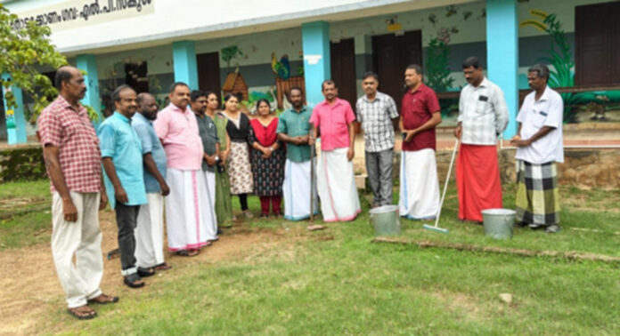 സി. ഐ. റ്റി. യു സ്ഥാപക ദിനത്തിൽ ശുചീകരണ പ്രവർത്തനം നടത്തി സി. ഐ. റ്റി. യു സ്ഥാപക ദിനത്തിൽ ശുചീകരണ പ്രവർത്തനം നടത്തി