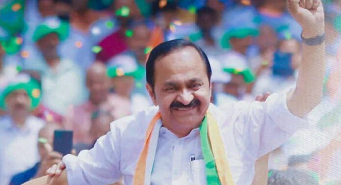 ഇനി വി ഡി യുഗം ; കേരളത്തിന്റെ മുഖ്യമന്ത്രിയായി സത്യപ്രതിജ്ഞ ചെയ്ത് അധികാരമേറ്റു ഇനി വി ഡി യുഗം ; കേരളത്തിന്റെ മുഖ്യമന്ത്രിയായി സത്യപ്രതിജ്ഞ ചെയ്ത് അധികാരമേറ്റു