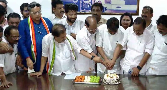 കോൺഗ്രസ് മന്ത്രിമാരുടെ കാര്യത്തിലെ തീരുമാനം വൈകും കോൺഗ്രസ് മന്ത്രിമാരുടെ കാര്യത്തിലെ തീരുമാനം വൈകും