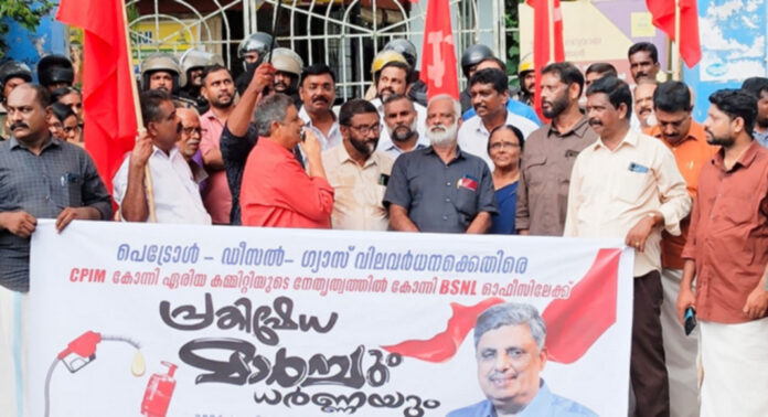 ഇന്ധന വില വർധനവിൽ പ്രതിഷേധിച്ച് സി.പി.എം കോന്നിയില് പ്രതിഷേധ മാര്ച്ചും ധര്ണ്ണയും നടത്തി ഇന്ധന വില വർധനവിൽ പ്രതിഷേധിച്ച് സി.പി.എം കോന്നിയില് പ്രതിഷേധ മാര്ച്ചും ധര്ണ്ണയും നടത്തി