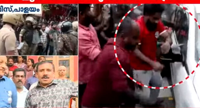 പ്രതികളെ ഹാജരാക്കാം : സിപിഎം നേതാക്കളുടെ ഉറപ്പില് പോലീസ് പിന്മാറി , പാളയത്ത് തമ്പടിച്ചു പ്രതികളെ ഹാജരാക്കാം : സിപിഎം നേതാക്കളുടെ ഉറപ്പില് പോലീസ് പിന്മാറി , പാളയത്ത് തമ്പടിച്ചു
