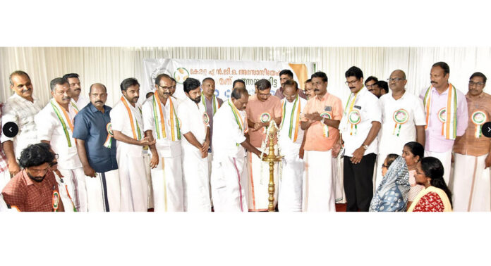 എ.ഡി.എം.നവീൻ ബാബുവിന്റെ മരണം അന്വേഷിക്കണം : കേരള എൻജിഒ അസോസിയേഷൻ എ.ഡി.എം.നവീൻ ബാബുവിന്റെ മരണം അന്വേഷിക്കണം : കേരള എൻജിഒ അസോസിയേഷൻ