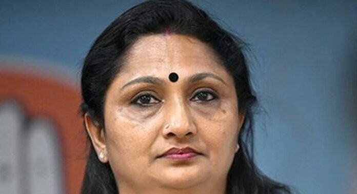 മുഖ്യമന്ത്രി സ്ഥാനത്തേക്ക് കെ.സി വേണുഗോപാലിന് പരസ്യ പിന്തുണയുമായി ദീപ്തി മേരി വർഗീസ് ; വിലക്ക് ലംഘിച്ച് കെപിസിസി ജനറൽ സെക്രട്ടറി മുഖ്യമന്ത്രി സ്ഥാനത്തേക്ക് കെ.സി വേണുഗോപാലിന് പരസ്യ പിന്തുണയുമായി ദീപ്തി മേരി വർഗീസ് ; വിലക്ക് ലംഘിച്ച് കെപിസിസി ജനറൽ സെക്രട്ടറി