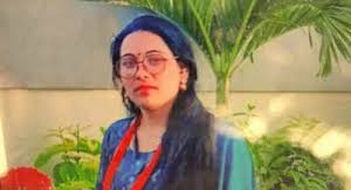 വിരമിച്ച ഐപിഎസ് ഉദ്യോഗസ്ഥൻ രഞ്ജൻ റേയുടെ ഭാര്യയെ വീട്ടിൽ മരിച്ച നിലയിൽ കണ്ടെത്തി വിരമിച്ച ഐപിഎസ് ഉദ്യോഗസ്ഥൻ രഞ്ജൻ റേയുടെ ഭാര്യയെ വീട്ടിൽ മരിച്ച നിലയിൽ കണ്ടെത്തി