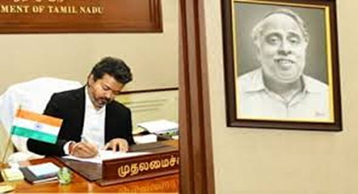 തമിഴ്നാട് മുഖ്യമന്ത്രിയായി അധികാരമേറ്റ വിജയ്യുടെ ഓഫീസിൽ സിഎൻ അണ്ണാദുരൈയുടെ ചിത്രം മാത്രം തമിഴ്നാട് മുഖ്യമന്ത്രിയായി അധികാരമേറ്റ വിജയ്യുടെ ഓഫീസിൽ സിഎൻ അണ്ണാദുരൈയുടെ ചിത്രം മാത്രം