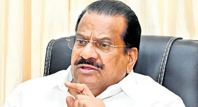 ക്ഷുഭിതരായ ജനക്കൂട്ടത്തിനു നേർക്ക് കാറുമായി പോയി ഉദ്യോഗസ്ഥർ മനഃപൂർവം പ്രശ്നമുണ്ടാക്കാൻ ശ്രമിക്കുകയായിരുന്നെന്ന് ഇ.പി. ജയരാജൻ ക്ഷുഭിതരായ ജനക്കൂട്ടത്തിനു നേർക്ക് കാറുമായി പോയി ഉദ്യോഗസ്ഥർ മനഃപൂർവം പ്രശ്നമുണ്ടാക്കാൻ ശ്രമിക്കുകയായിരുന്നെന്ന് ഇ.പി. ജയരാജൻ
