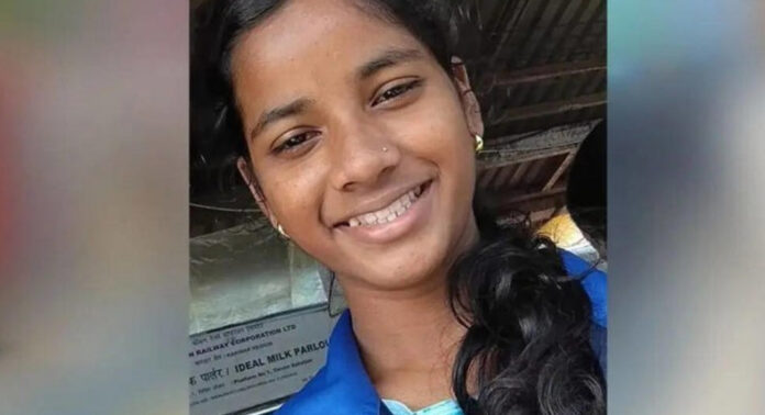 ഹോക്കി ബോള് തലയിൽകൊണ്ട് 13കാരിക്ക് ദാരുണാന്ത്യം ഹോക്കി ബോള് തലയിൽകൊണ്ട് 13കാരിക്ക് ദാരുണാന്ത്യം