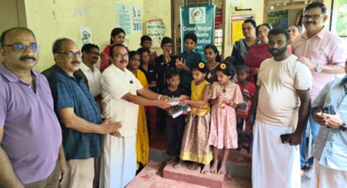 കോന്നി ഗ്രീൻ നഗർ റസിഡന്റ്സ് അസോസിയേഷൻ പഠനോപകരണ വിതരണം നടത്തി കോന്നി ഗ്രീൻ നഗർ റസിഡന്റ്സ് അസോസിയേഷൻ പഠനോപകരണ വിതരണം നടത്തി