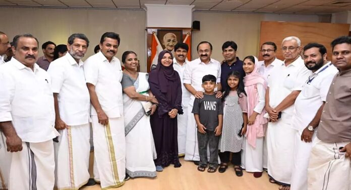 കോഴിക്കോട് മെഡിക്കൽ കോളേജിൽ ജോലിയിൽ പ്രവേശിച്ച് ഹർഷിന കോഴിക്കോട് മെഡിക്കൽ കോളേജിൽ ജോലിയിൽ പ്രവേശിച്ച് ഹർഷിന