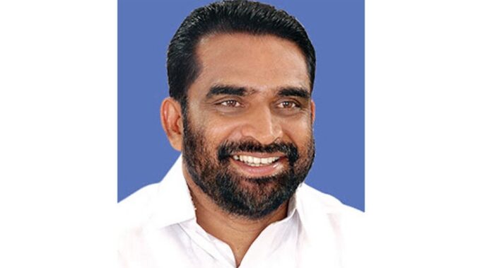 കൈപ്പത്തി ചിഹ്നത്തെക്കുറിച്ചുള്ള എംഎം മണിയുടെ വിവാദ പരാമർശത്തിന് മറുപടിയുമായി റോയ് കെ പൗലോസ് കൈപ്പത്തി ചിഹ്നത്തെക്കുറിച്ചുള്ള എംഎം മണിയുടെ വിവാദ പരാമർശത്തിന് മറുപടിയുമായി റോയ് കെ പൗലോസ്